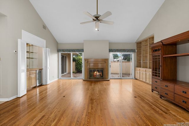 1 Kensington Ct, San Antonio, TX 78218