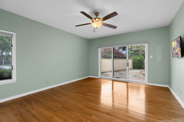 1 Kensington Ct, San Antonio, TX 78218