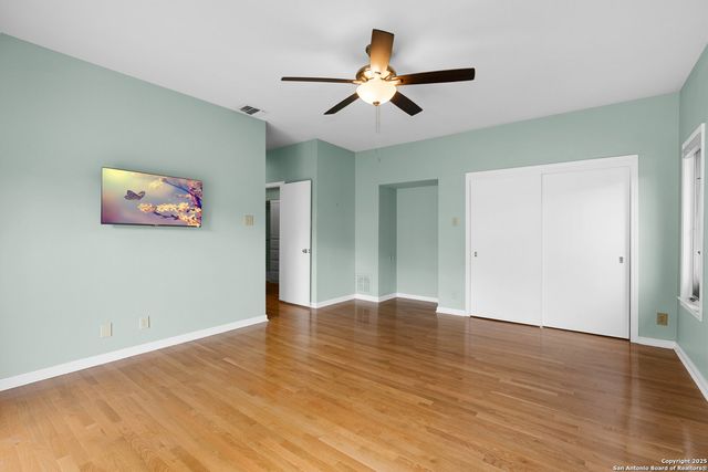 1 Kensington Ct, San Antonio, TX 78218