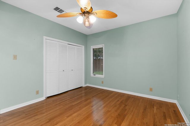 1 Kensington Ct, San Antonio, TX 78218