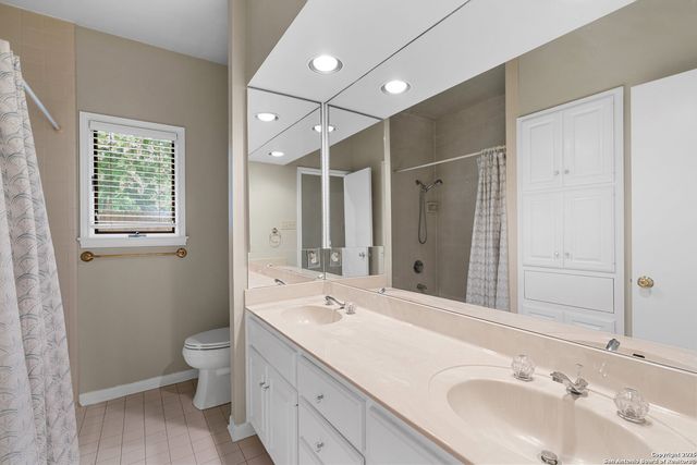 1 Kensington Ct, San Antonio, TX 78218