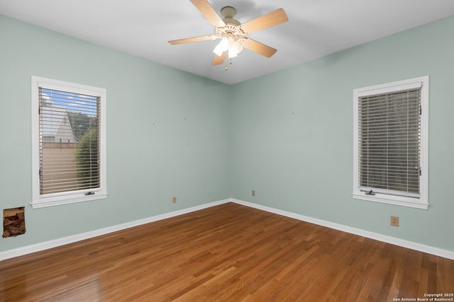 1 Kensington Ct, San Antonio, TX 78218