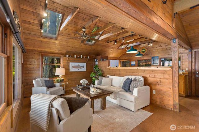 2726 Sea Garden Lane, Camano Island, WA 98282