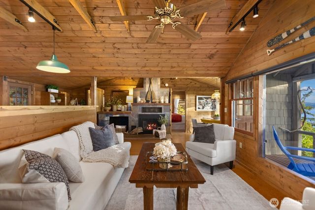 2726 Sea Garden Lane, Camano Island, WA 98282