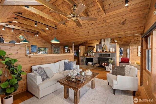 2726 Sea Garden Lane, Camano Island, WA 98282