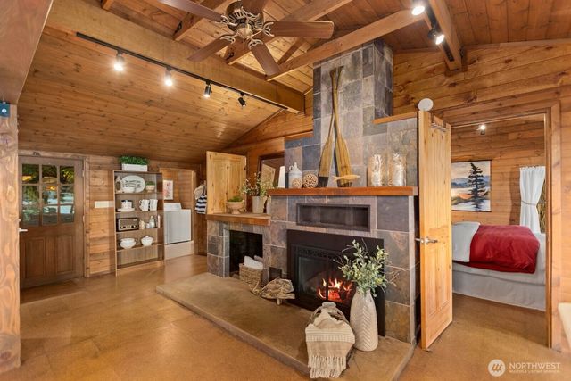 2726 Sea Garden Lane, Camano Island, WA 98282