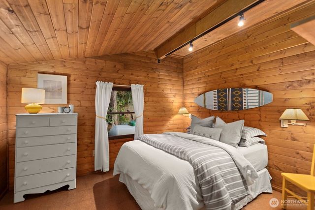 2726 Sea Garden Lane, Camano Island, WA 98282