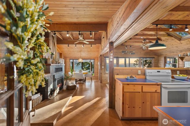 2726 Sea Garden Lane, Camano Island, WA 98282