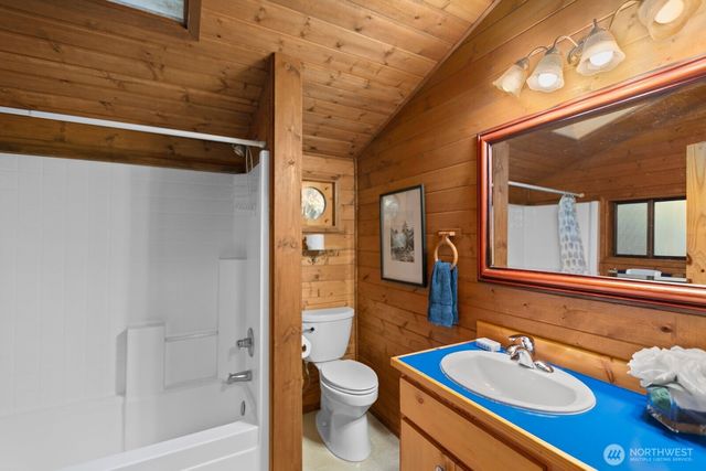 2726 Sea Garden Lane, Camano Island, WA 98282
