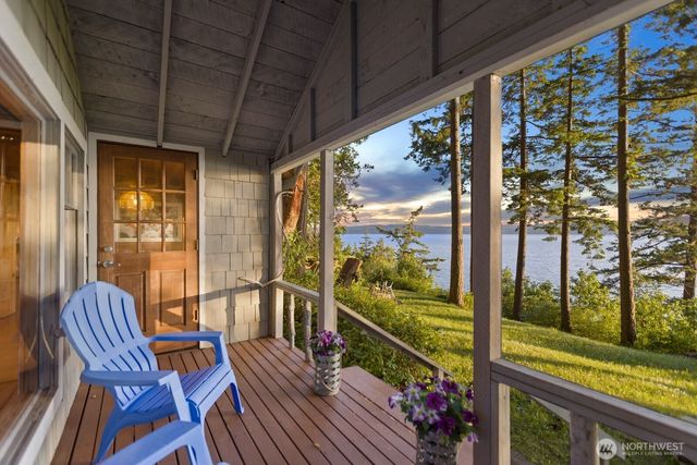 2726 Sea Garden Lane, Camano Island, WA 98282