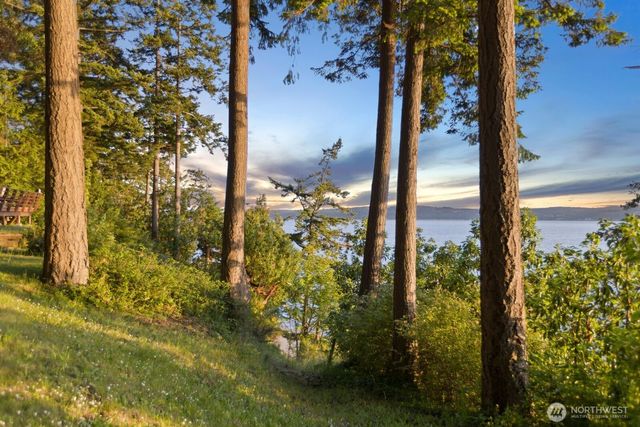 2726 Sea Garden Lane, Camano Island, WA 98282