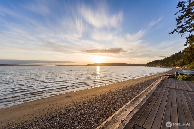 2726 Sea Garden Lane, Camano Island, WA 98282