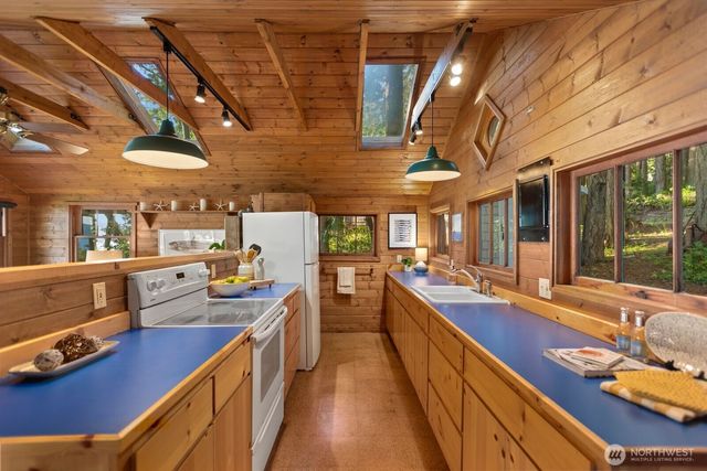 2726 Sea Garden Lane, Camano Island, WA 98282