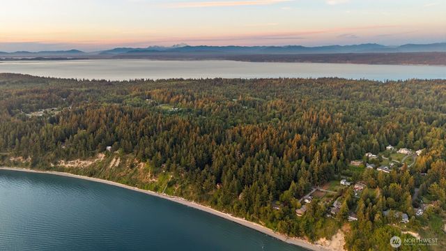 2726 Sea Garden Lane, Camano Island, WA 98282