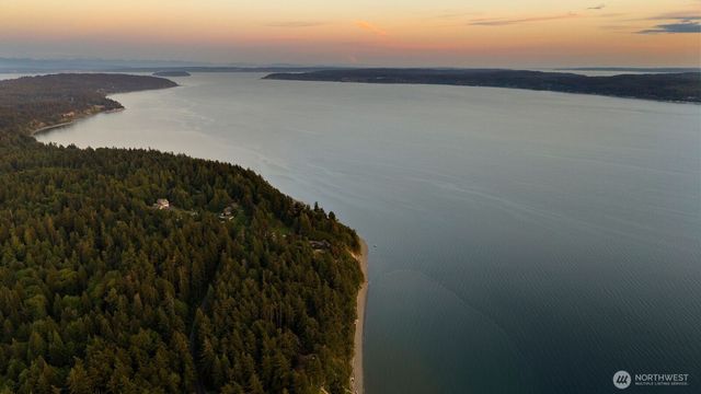 2726 Sea Garden Lane, Camano Island, WA 98282