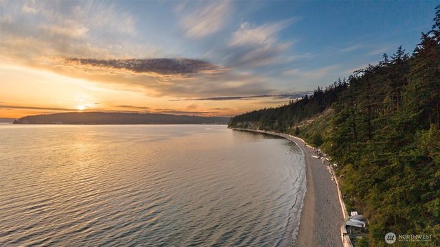 2726 Sea Garden Lane, Camano Island, WA 98282