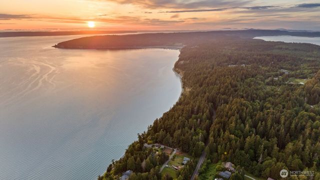 2726 Sea Garden Lane, Camano Island, WA 98282