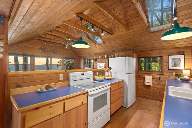 2726 Sea Garden Lane, Camano Island, WA 98282
