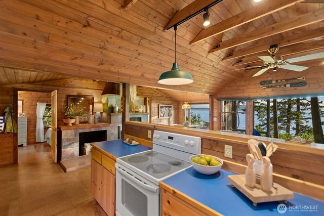 2726 Sea Garden Lane, Camano Island, WA 98282