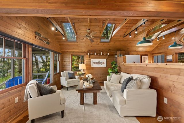 2726 Sea Garden Lane, Camano Island, WA 98282