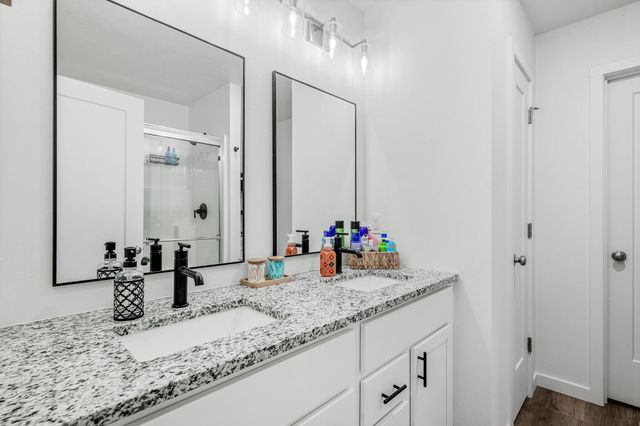 1142 S Broadview Avenue, Springfield, MO 65802