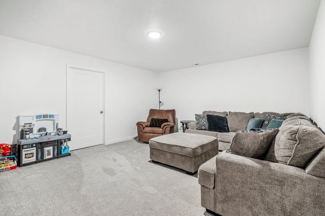 1142 S Broadview Avenue, Springfield, MO 65802