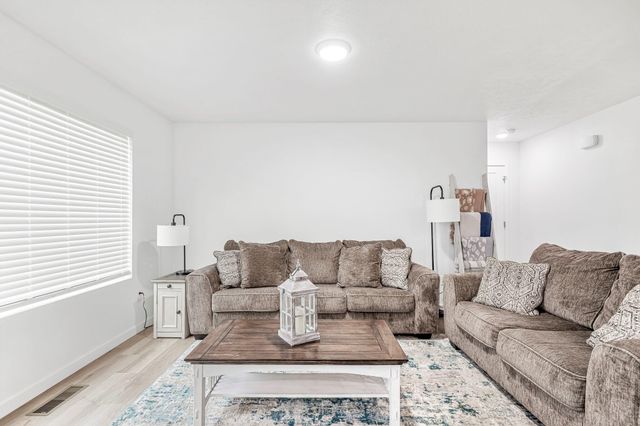 1142 S Broadview Avenue, Springfield, MO 65802