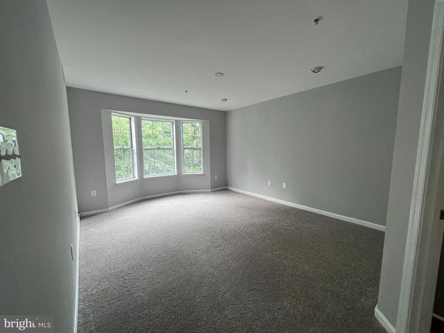 2071 ALICE AVE #2071-304, Oxon Hill, MD 20745