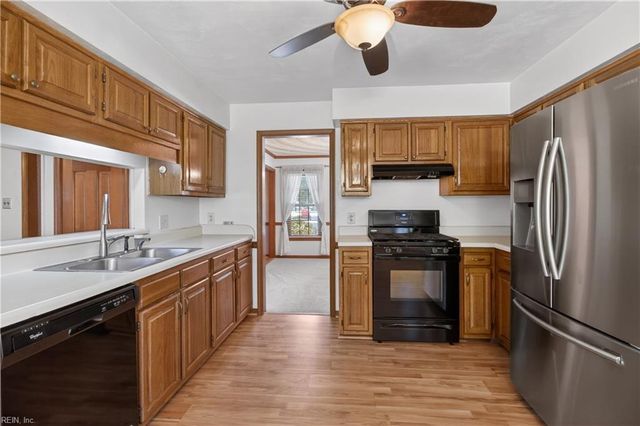 2142 Grey Fox LN, Virginia Beach, VA 23456