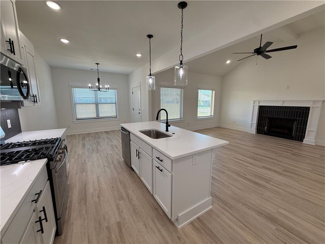 112 N Box Turtle Avenue, Farmington, AR 72730