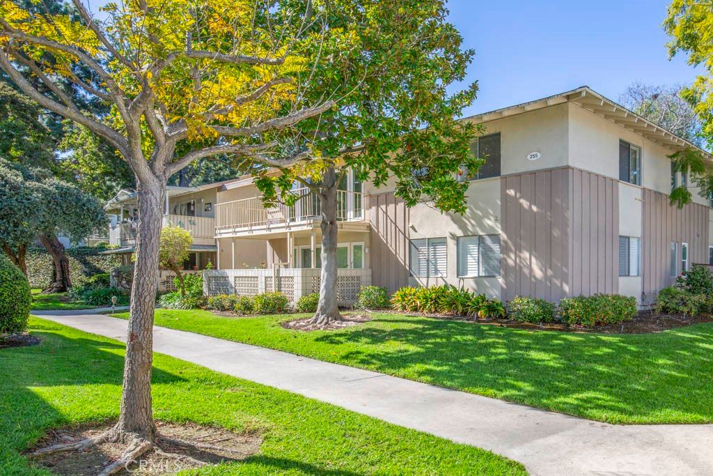 255 Calle Aragon Q, Laguna Woods, CA 92637