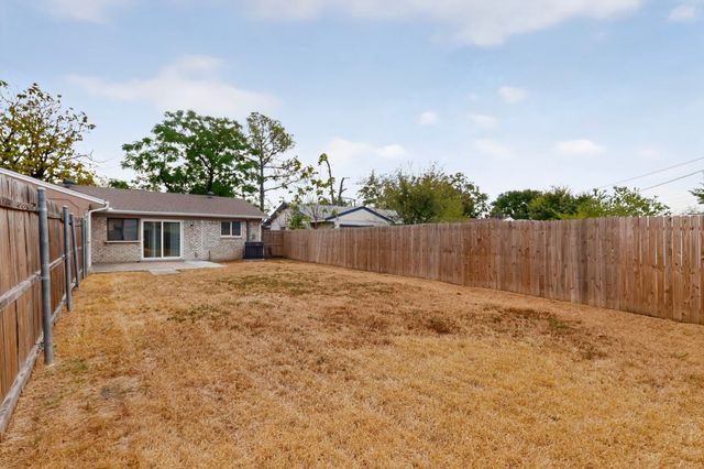 9839 Glengreen Drive, Dallas, TX 75217