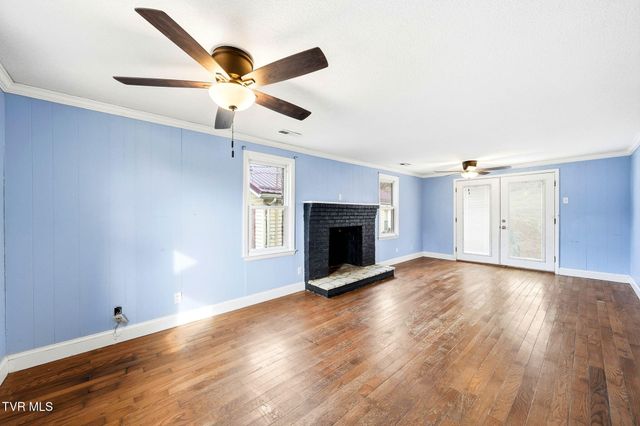 200 Independence Avenue, Mount Carmel, TN 37645