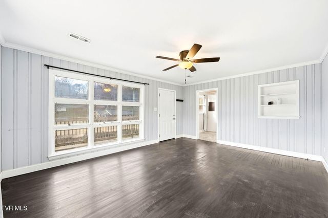 200 Independence Avenue, Mount Carmel, TN 37645