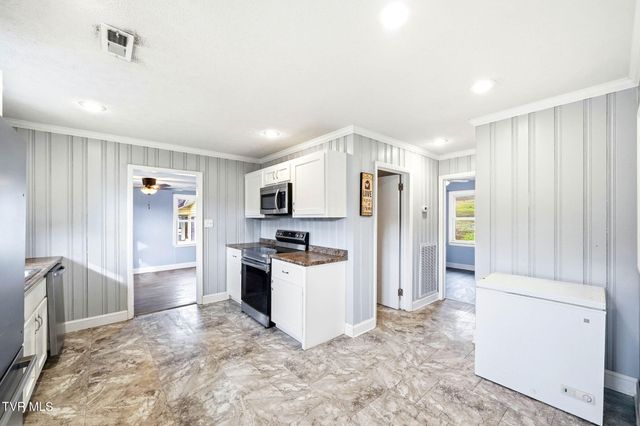200 Independence Avenue, Mount Carmel, TN 37645
