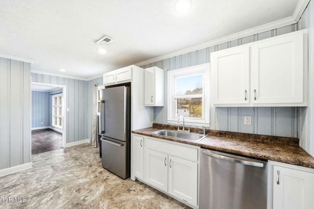200 Independence Avenue, Mount Carmel, TN 37645
