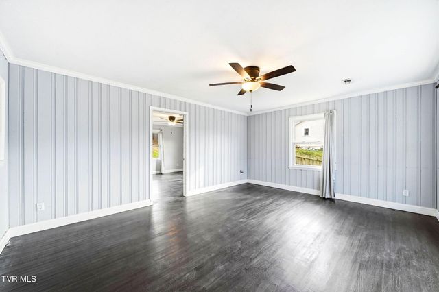 200 Independence Avenue, Mount Carmel, TN 37645
