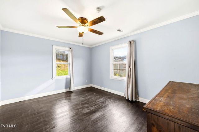 200 Independence Avenue, Mount Carmel, TN 37645
