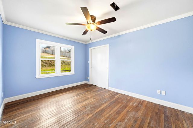 200 Independence Avenue, Mount Carmel, TN 37645