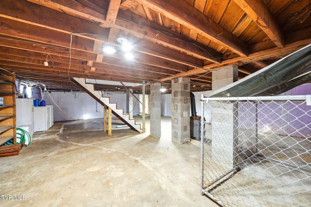 200 Independence Avenue, Mount Carmel, TN 37645