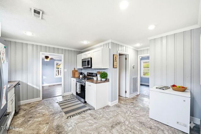 200 Independence Avenue, Mount Carmel, TN 37645
