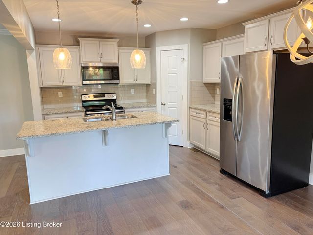 2304 Artisan Glen Ct, Fisherville, KY 40023