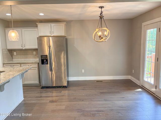 2304 Artisan Glen Ct, Fisherville, KY 40023