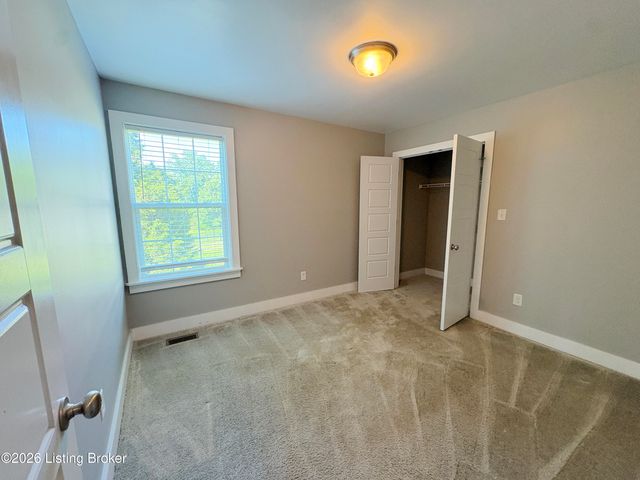 2304 Artisan Glen Ct, Fisherville, KY 40023