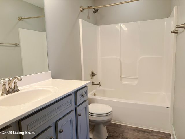 2304 Artisan Glen Ct, Fisherville, KY 40023