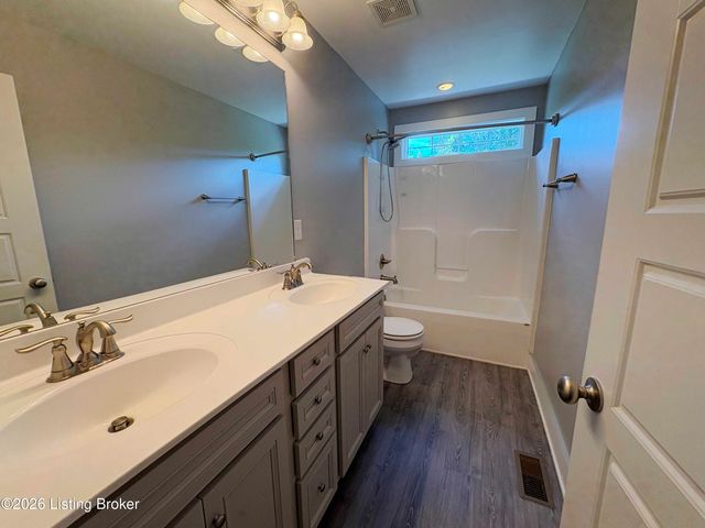 2304 Artisan Glen Ct, Fisherville, KY 40023