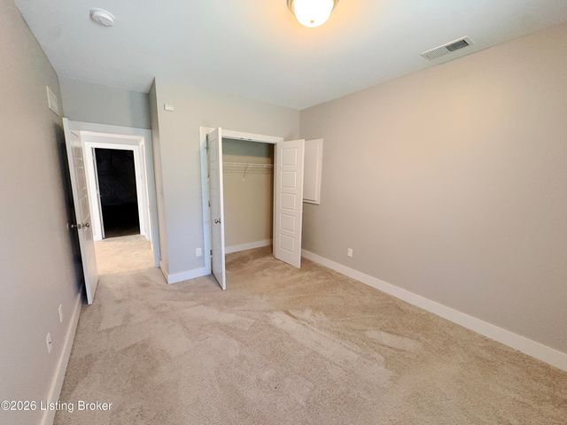 2304 Artisan Glen Ct, Fisherville, KY 40023
