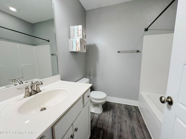2304 Artisan Glen Ct, Fisherville, KY 40023