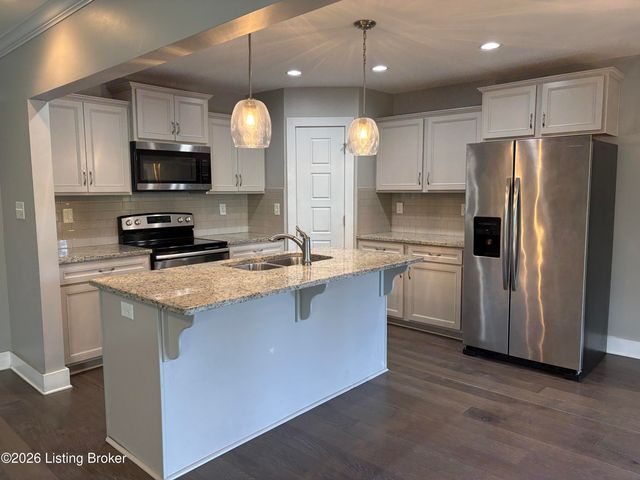 2304 Artisan Glen Ct, Fisherville, KY 40023