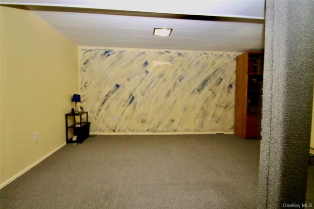 45 Merokee Place, Farmingdale, NY 11735